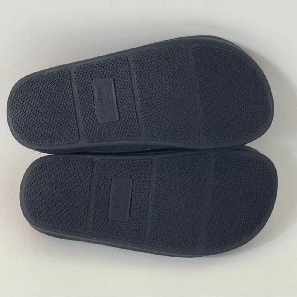 NCSU Wolfpack Youth slippers size XL (3/4) NC State University